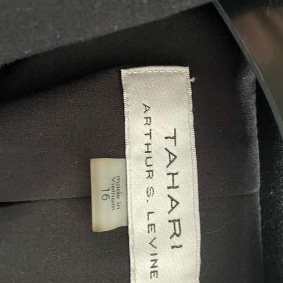 Classic black blazer - Picture 4 of 4